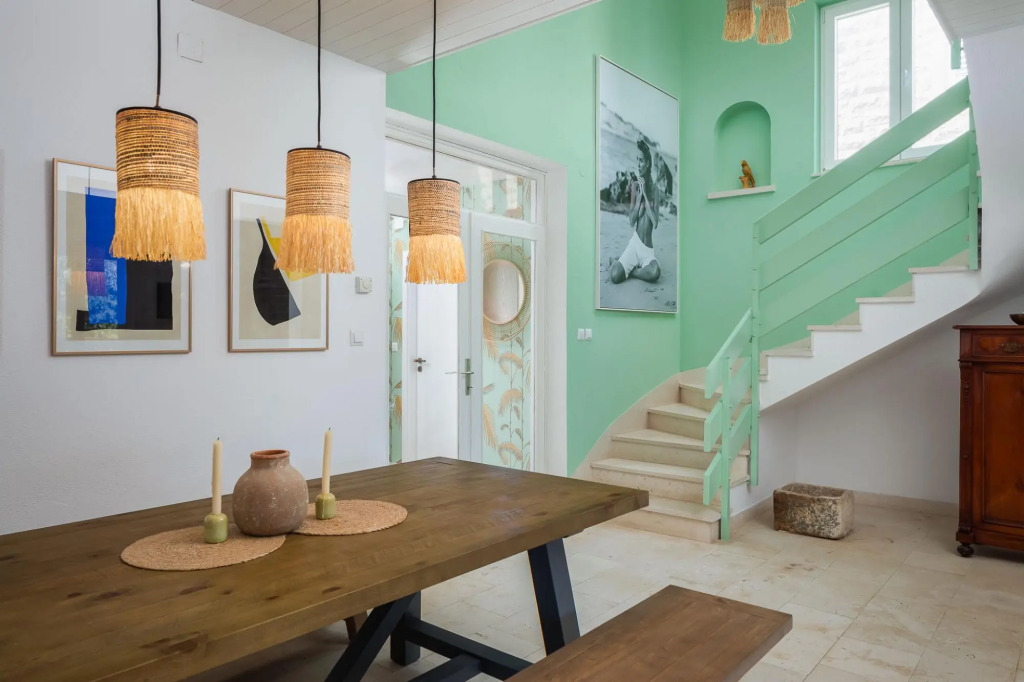 Sina in Splitska with 4 bedrooms and 3 bathrooms