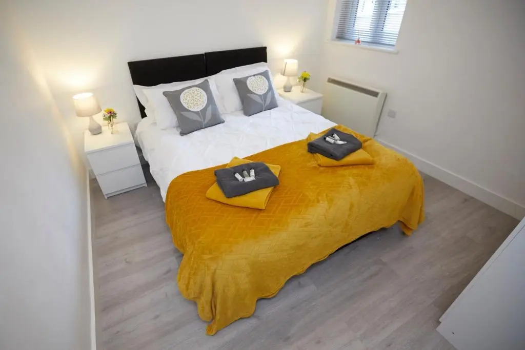 Spire View - 1 Bedroom, sleeps 4, parking Wifi