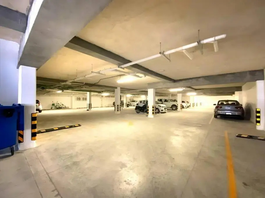 Luxury Condo 10 min walk from the Beach