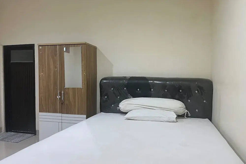 OYO 94015 Kost Alif Near Masjid Jami Nurul Huda