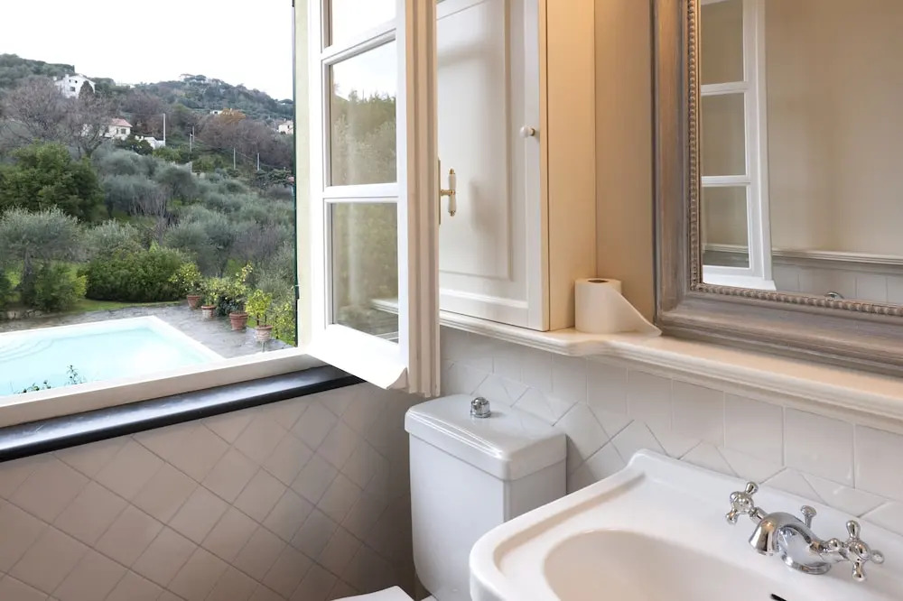 Villa con piscina tra gli ulivi di Rapallo