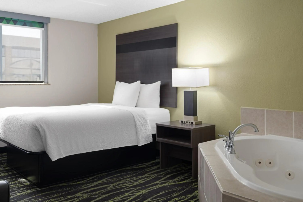 Baymont Inn & Suites by Wyndham