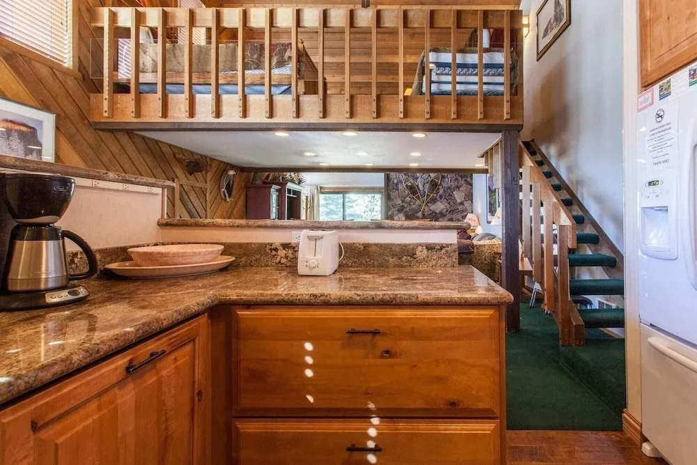 Snowcreek #320 Spacious, 3 bedroom + loft in Snowcreek phase 2 . Sleeps 10. Amazing Views