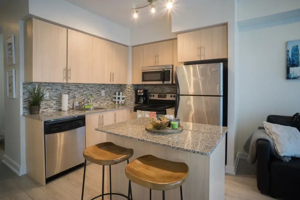 Applewood Suites - 2 BDRM York & Bremner