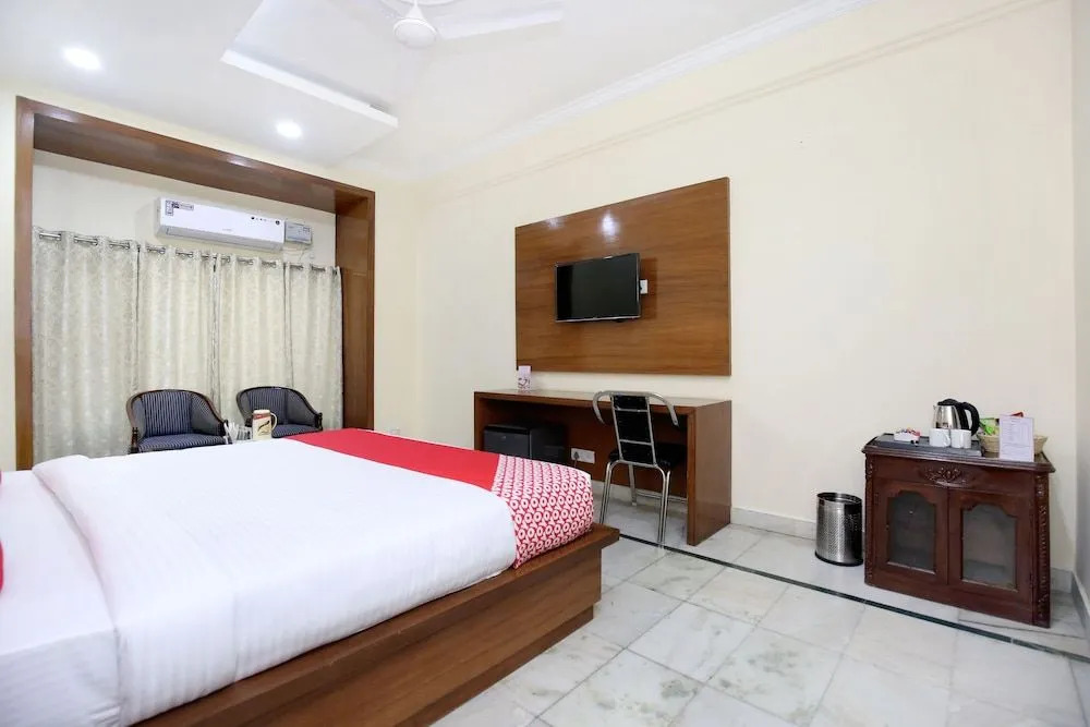 OYO 12767 Hotel Grand Chinar