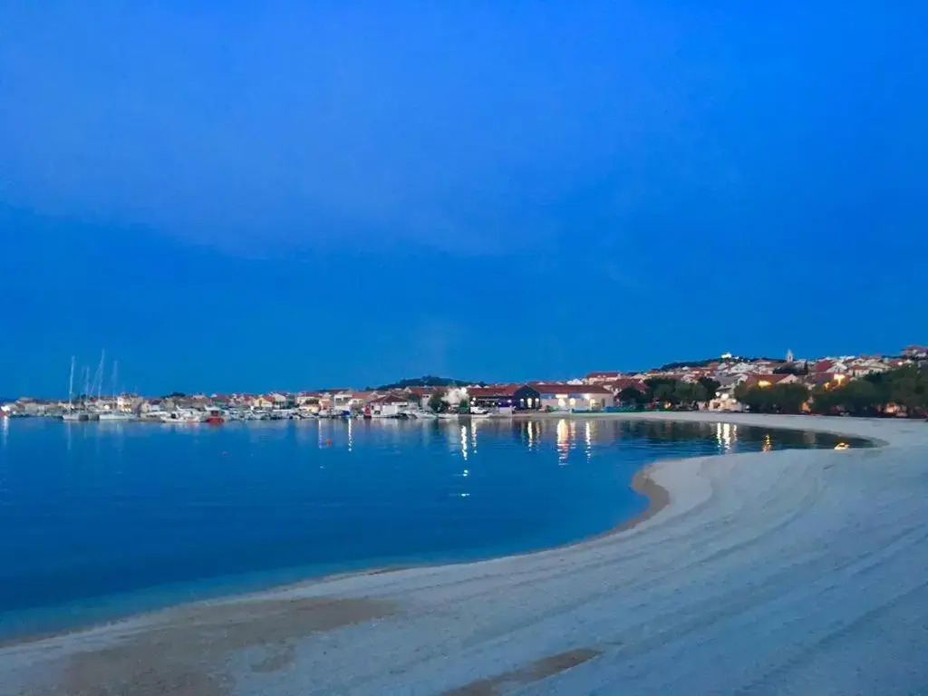 Beach apartment KATE with sea view, balcony and parking, MURTER, DALMATIA
