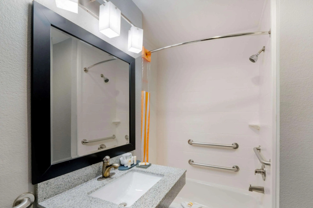 La Quinta Inn & Suites by Wyndham Fort Worth Arlington West