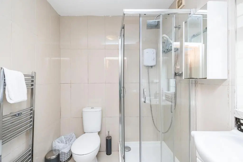 Spacious Dagenham 4Bedroom House with Parking