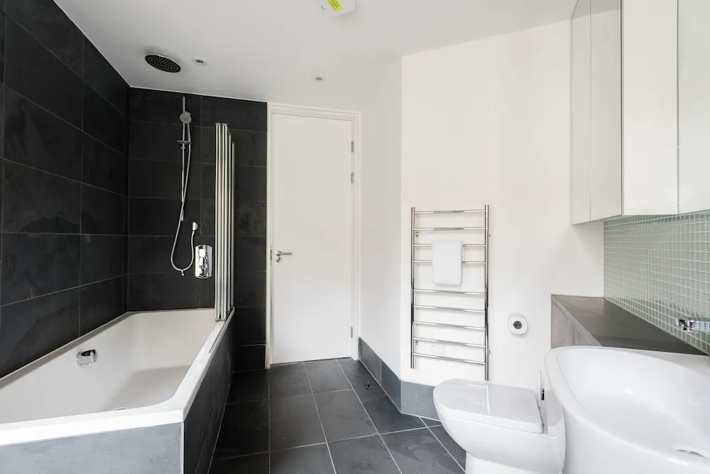 The Camden Chalet - Bright & Modern 3bdr Home With Balcony