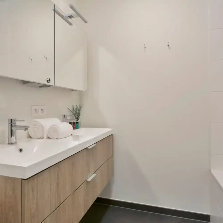 Cosy Family Apartment With Parking Near the Beach
