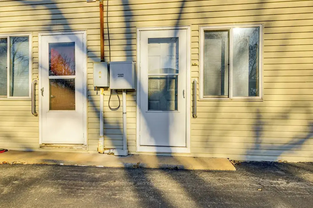 2 Mi to Dwtn Green Bay: Ideally Located Townhome!