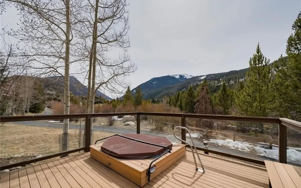 Frostfire D24 3 Bedroom Condo by RedAwning