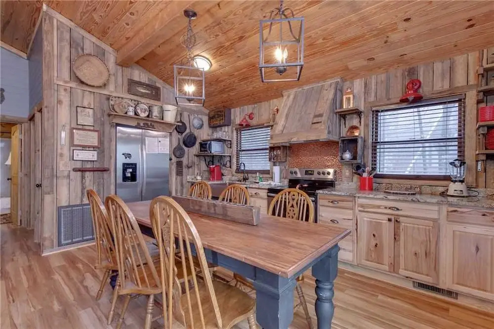 Swiss Bear Haus - Four Bedroom Cabin
