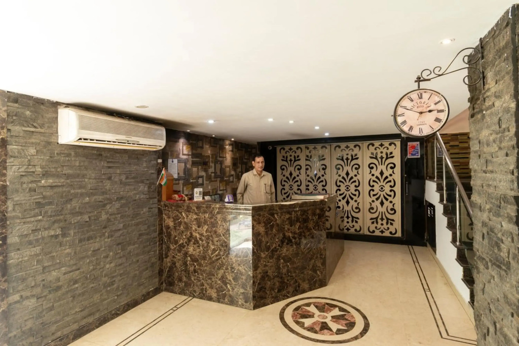 Hotel SHIMLA HERITAGE- Near B L K Hospital
