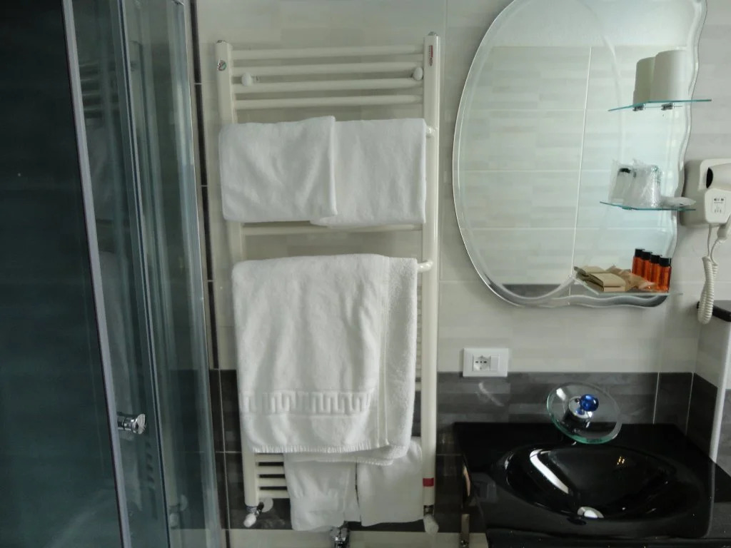 MoMo Seaview Hotel