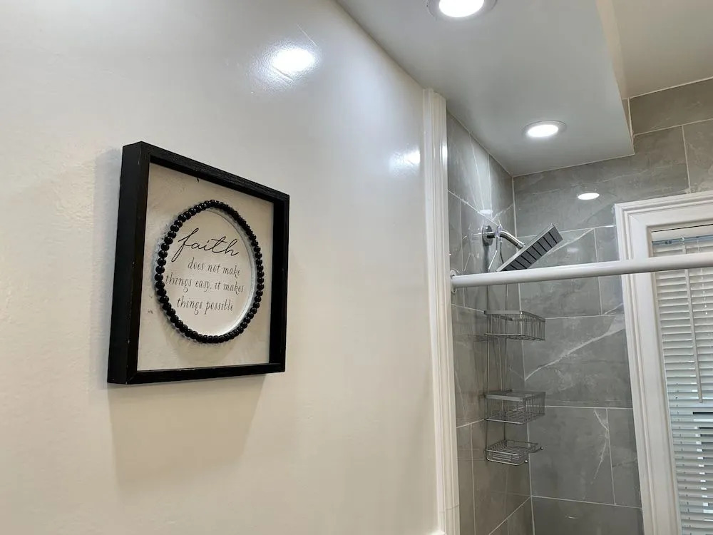 The Horseshoe Falls Villa- 6BR Free Parking, Minutes From Falls & Casino