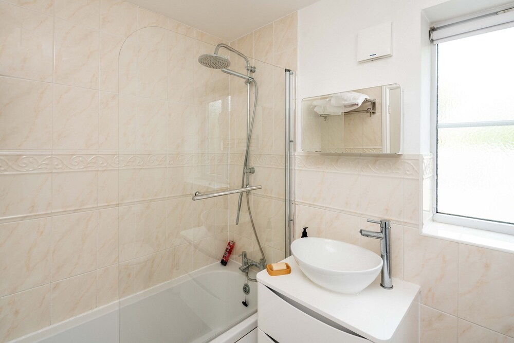 Loughton Hideaway: Cozy 1Bd Near Tube & Nature