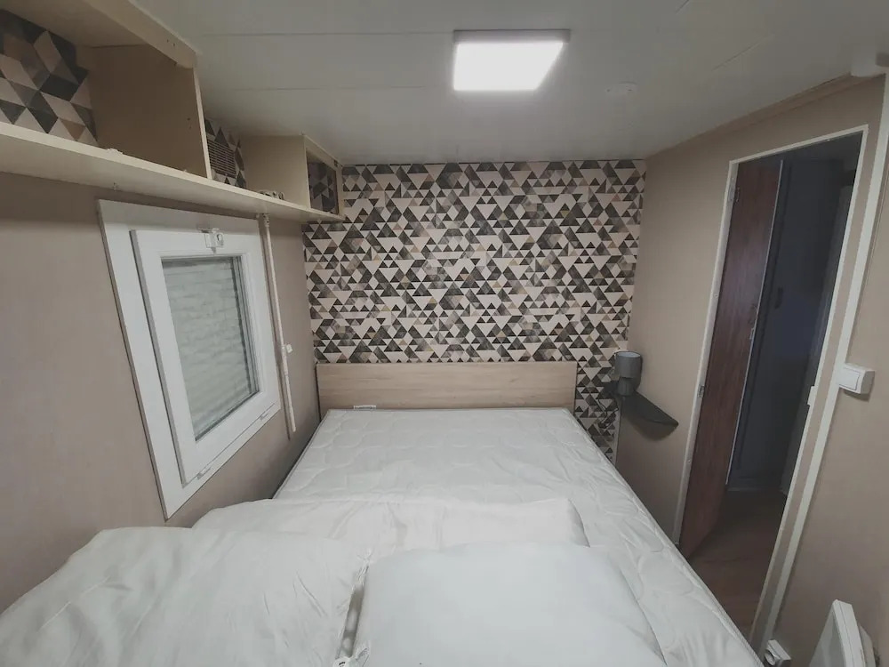 Bungalow With 2 Bedrooms in Besse-et-saint-anastaise, With Pool Access and Furnished Garden