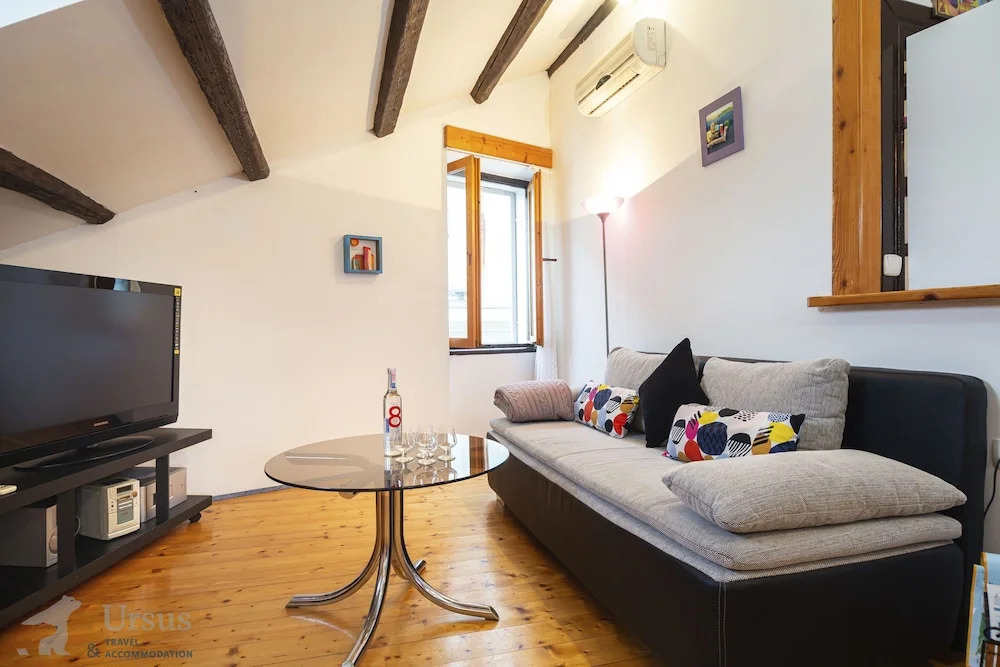 Apartment Lira