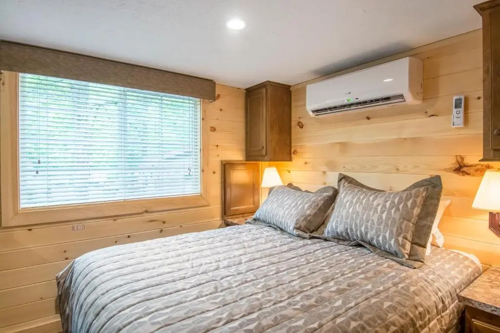 Williamsburg Camping Resort One Bedroom Loft Cabin 4