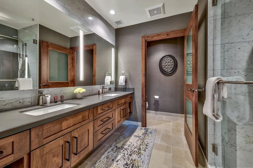 Luxury Two Bedroom Residence Steps From Heavenly Village Condo