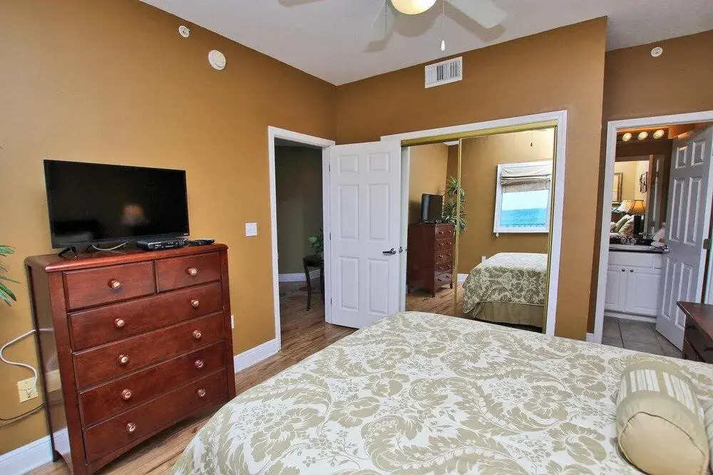 San Carlos 1001 by Youngs Suncoast
