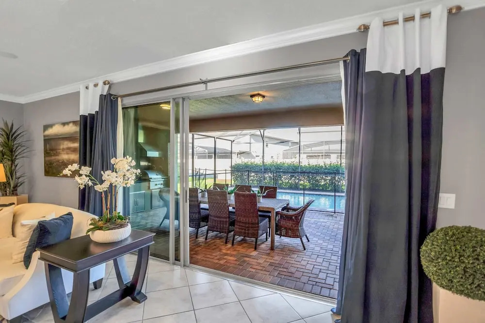 Sleek Home With Big Pool Area and Game Room, CDC Cleaning Standards #8ws105