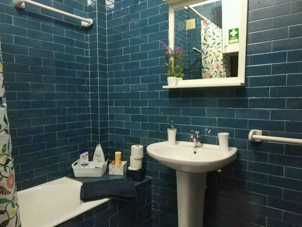 ! Free Parking Street ! Ground Floor with Washer!