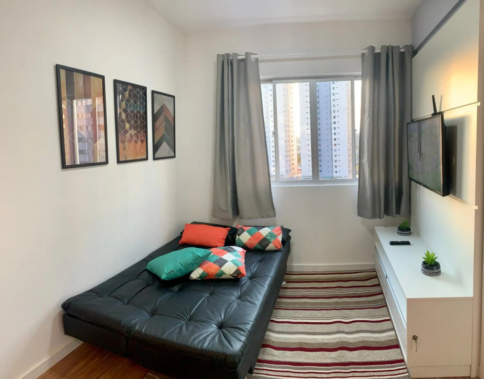 707- Apartamento Encantador, amplo e decorado, quarto, sala, cozinha, mobiliario moderno, cozinha completa com utensílios , Excelente vista da cidade e localização privelegiada no bairro Bigorrilho