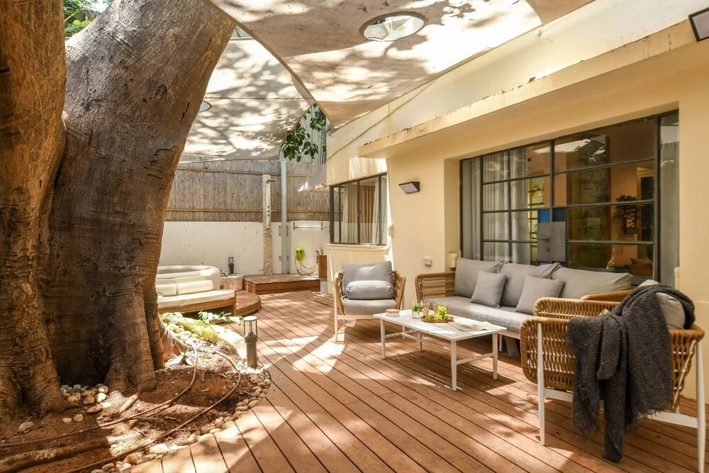 Charming 2BR Apt w a Breathtaking Patio
