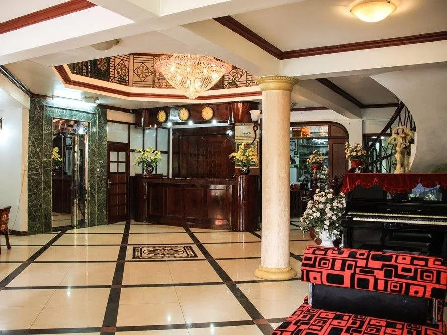 Lakeside Hotel
