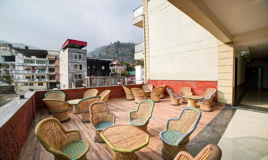 Around Stays-Rising Hills, Tapovan
