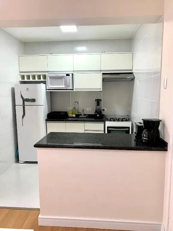 205- Apartamento 1 quarto suite, Encantador, amplo e decorado, mobiliario moderno, cozinha completa com utensílios , Excelente vista da cidade e localização privelegiada no bairro Bigorrilho ,