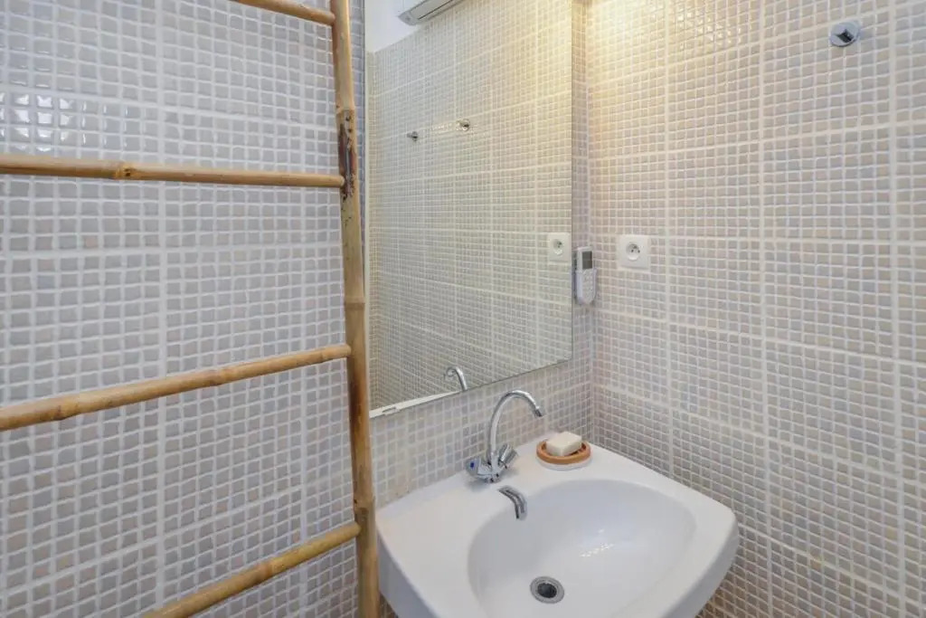 Comfortable studio apartment close to Avignon Bridge Welkeys