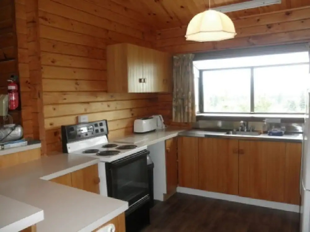 16 Chalet Cres