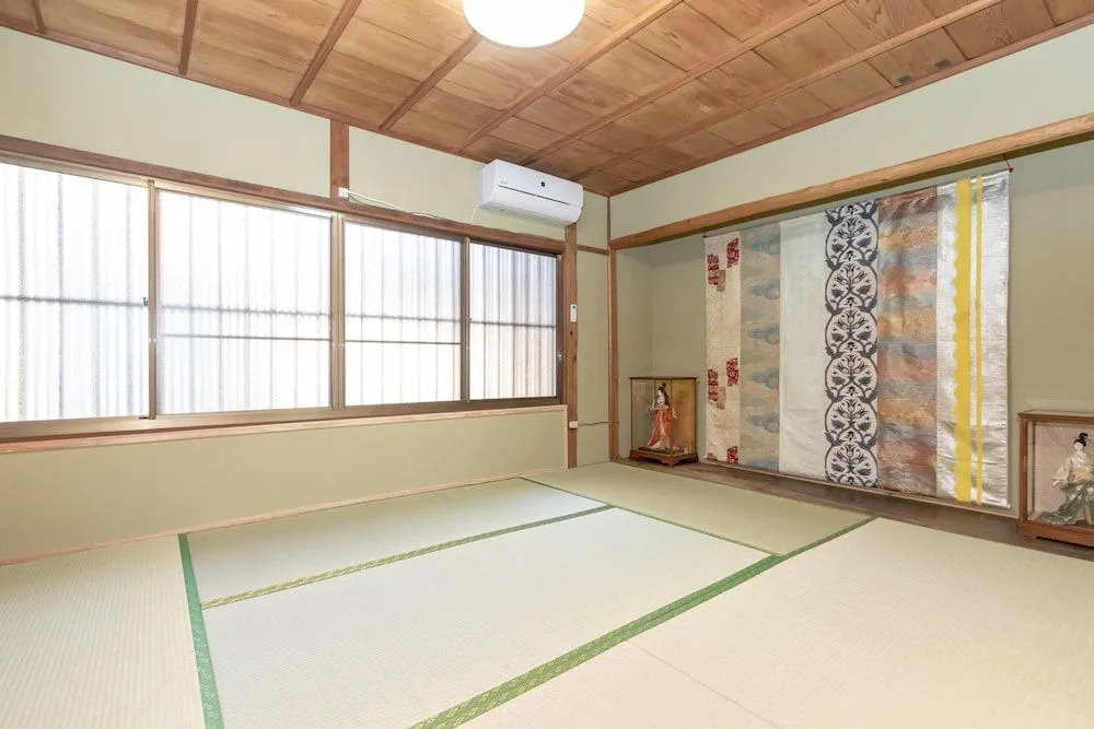 Jyuraku Tomi