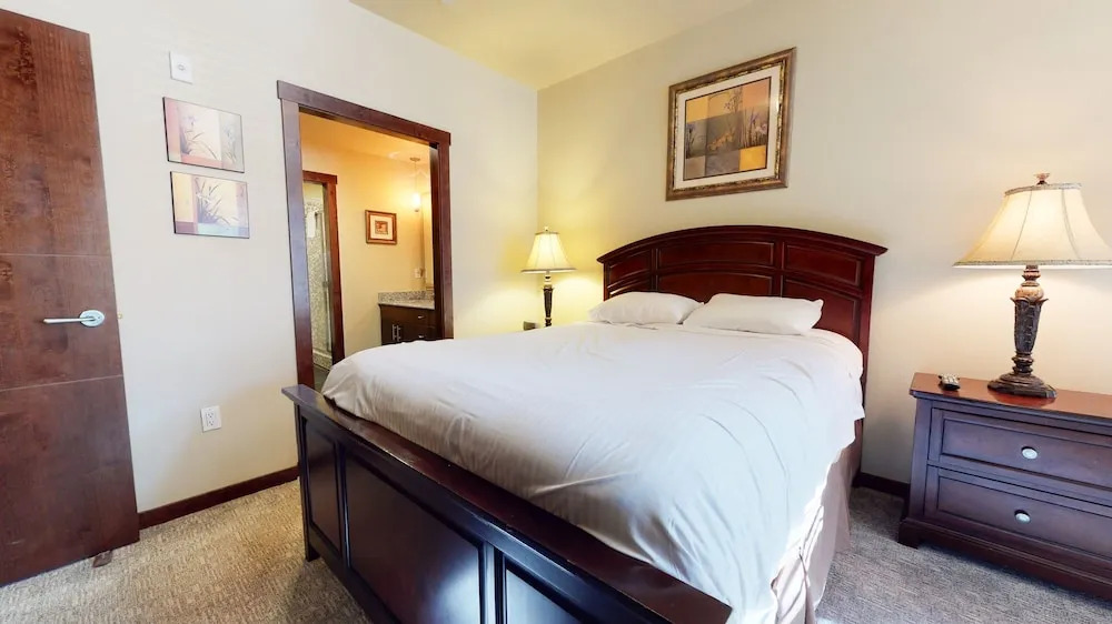 Solstice 4 2 Bedrooms 2 Bathrooms Condo