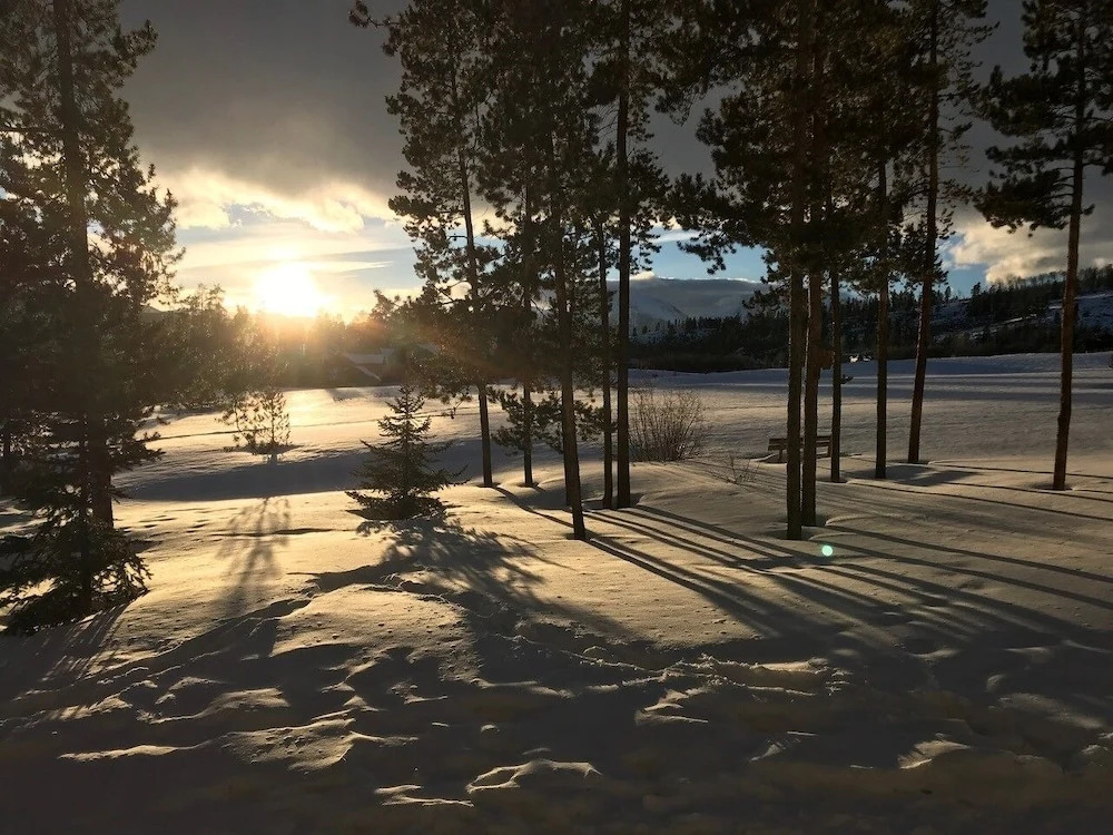 Spacious And Modern 2br Premier- The Pines- Kids Ski Free 2 Bedroom Condo by RedAwning