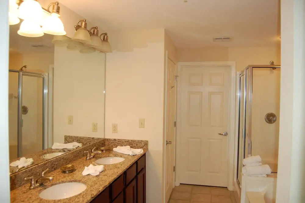 Legacy2-1108 2 Bedrooms 2 Bathrooms Condo