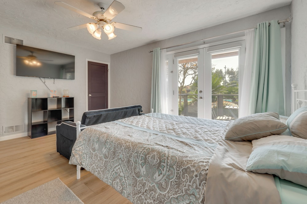 Spacious Home - 6 Mi to Downtown Fresno!