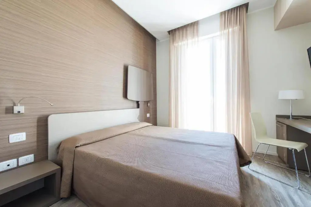 Hotel 2000