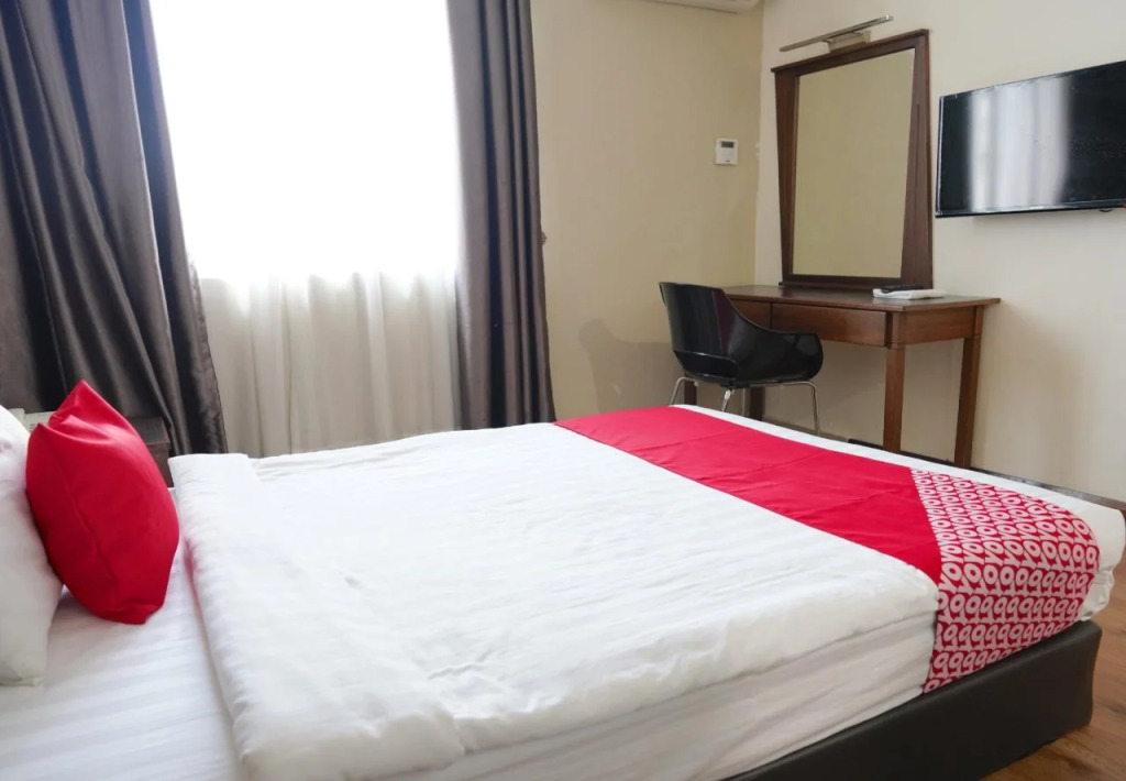 OYO 43987 Season Inn
