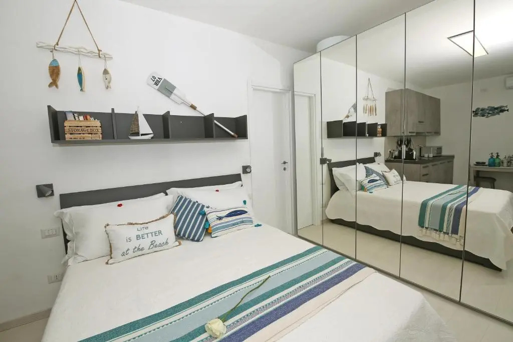 Apartment A lago, private beach and parking