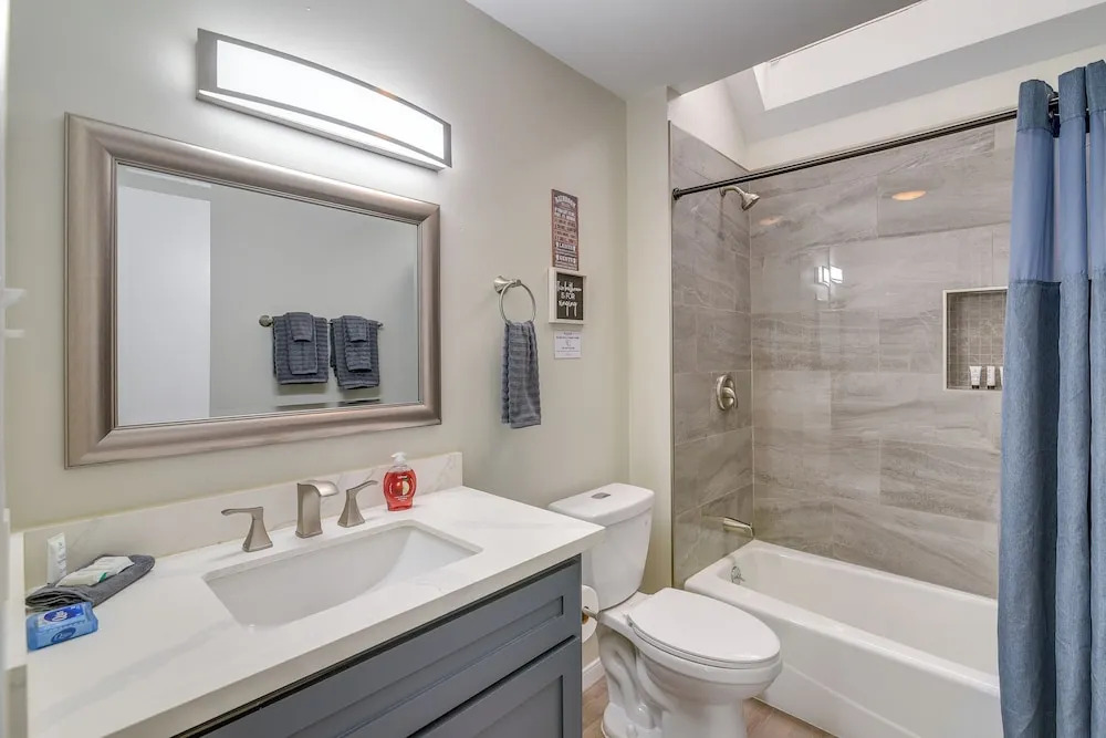 1 Mi to Rice! Pet-friendly, Modern Apt in Houston
