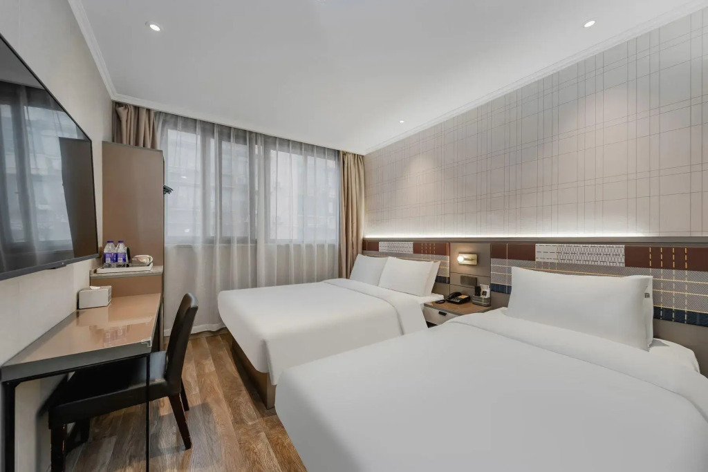 Home Inn Plus Shanghai Huaihai Road Sinan Road