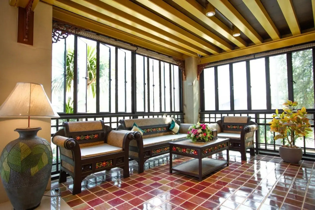 Kokhaburi Hotel