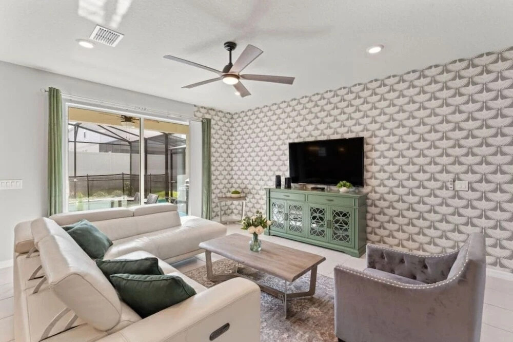 Themed Rooms Free Access To Resort Waterpark! 4 Bedroom Home by RedAwning, Davenport