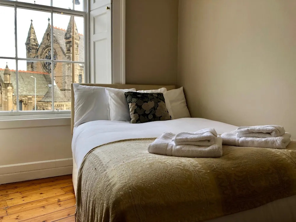 4 Bedroom Georgian Flat In New Town