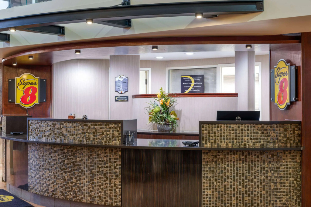 Super 8 by Wyndham Sherwood Park/Edmonton Area
