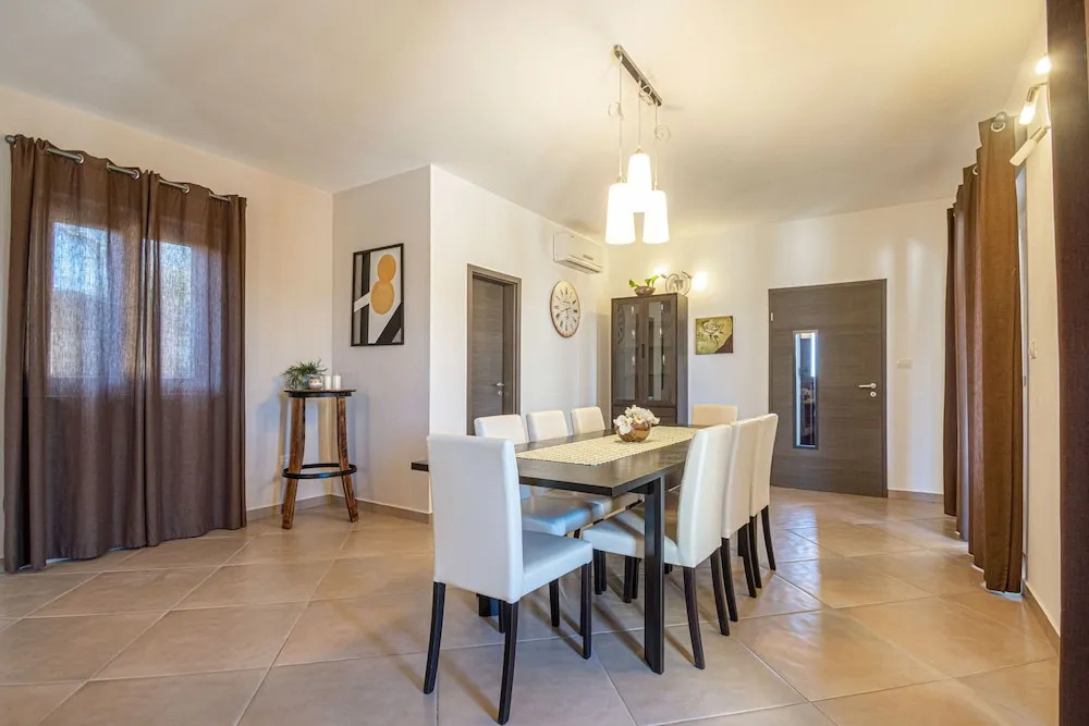 Villa Mira